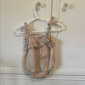 Darling Rylee + Cru bubble romper 3-6M